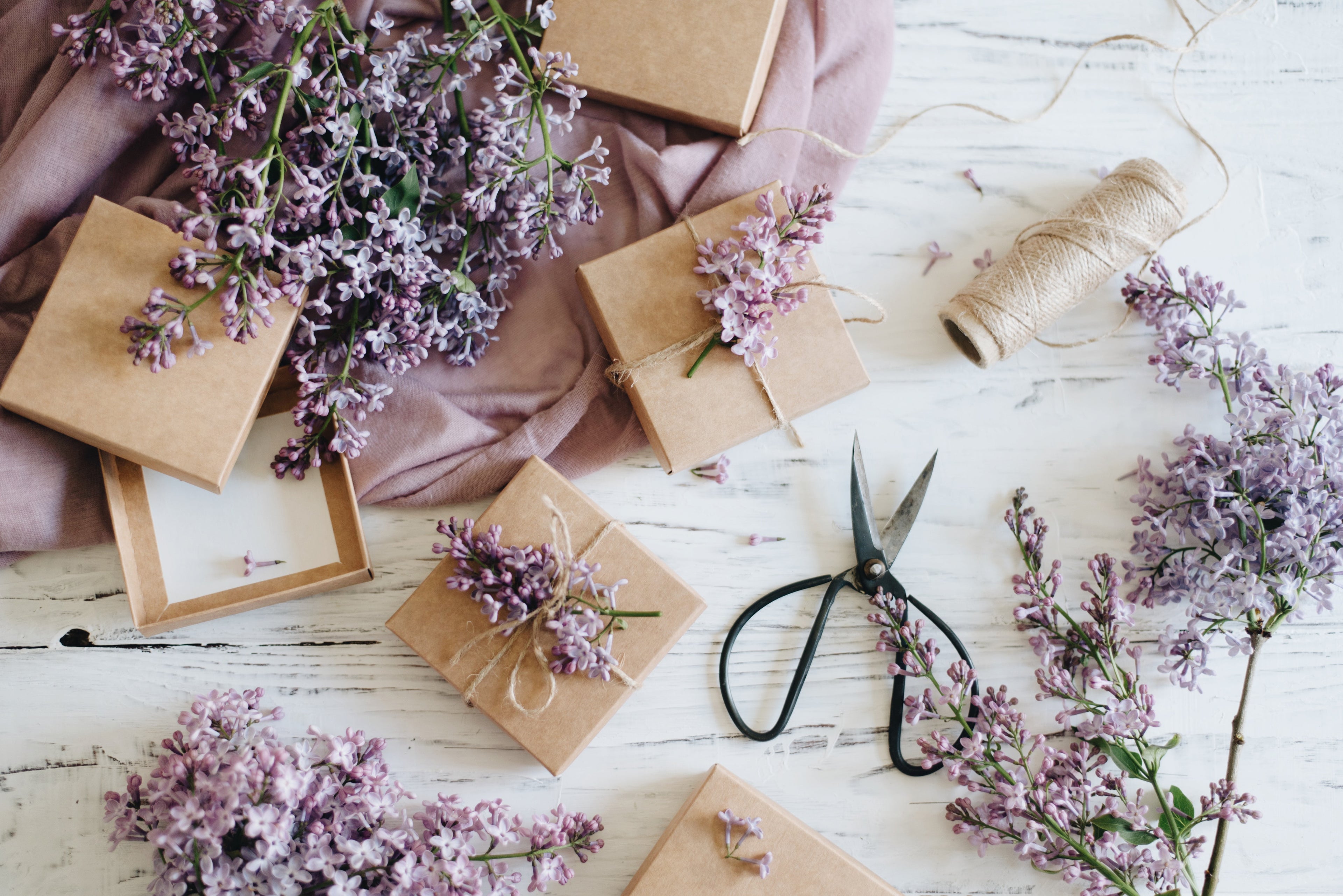 Natural card gift boxes with lilac flowers